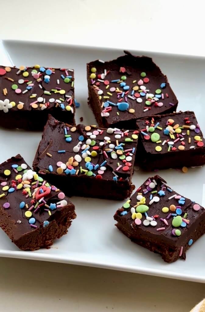 NO BAKE COSMIC BROWNIES! Healthy, GF, Vegan, No refined sugar! Chanty